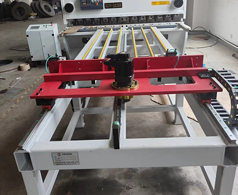 Iron cutting machine